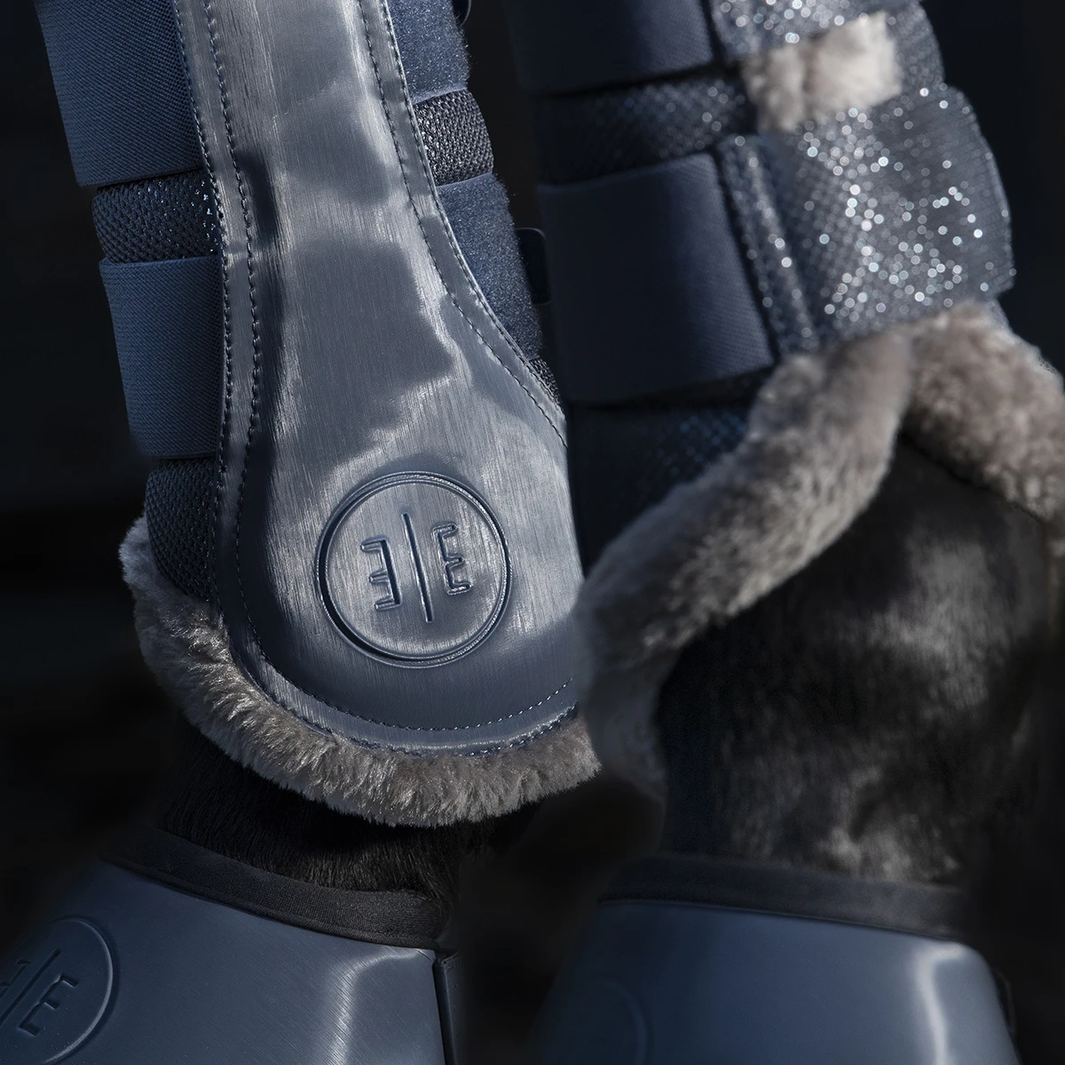 Beenbeschermers Eskadron Essence Glitter Mesh Faux Fur Donkerblauw 2 Beenbeschermers Eskadron Essence Glitter Mesh Faux Fur Donkerblauw - Afbeelding 2