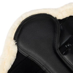 Beenbeschermers LeMieux Fleece Edge Mesh Brushing Black-beige -Weath Paard Winkel beenbeschermers lemieux fleece edge mesh brushing black beige 1500x1500 187426